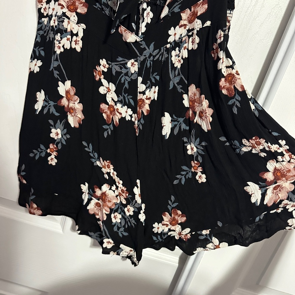 American Eagle Floral Romper - Picture 4 of 5